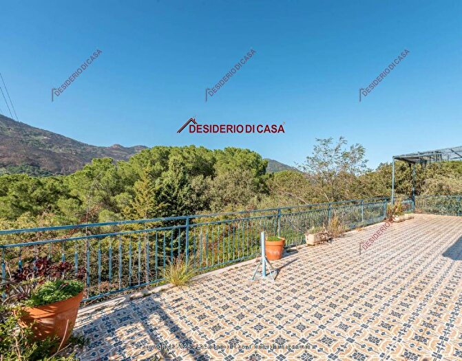 Casa con 5 locali in vendita in Cefalu