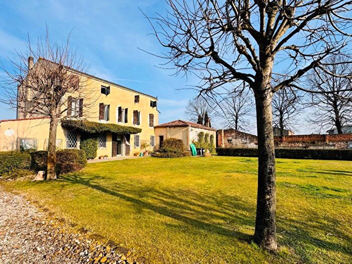Casa con 8 locali in vendita in Via Pier Domenico Frattini, Legnago