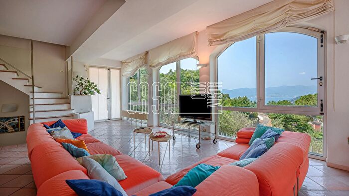Casa con 10 locali in vendita in Via Carbognano ° Traversa, Lerici