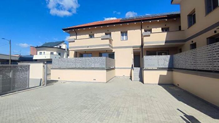 Casa trilocale in vendita in Via San Carlo, Verano Brianza