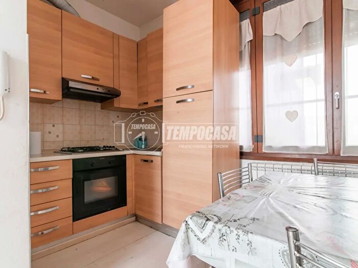 Appartamento bilocale in vendita in Via Cavour, Oltrona Di San Mamette