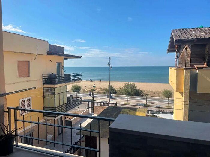 Appartamento con 7 locali in vendita in Via Cavour, Mondragone