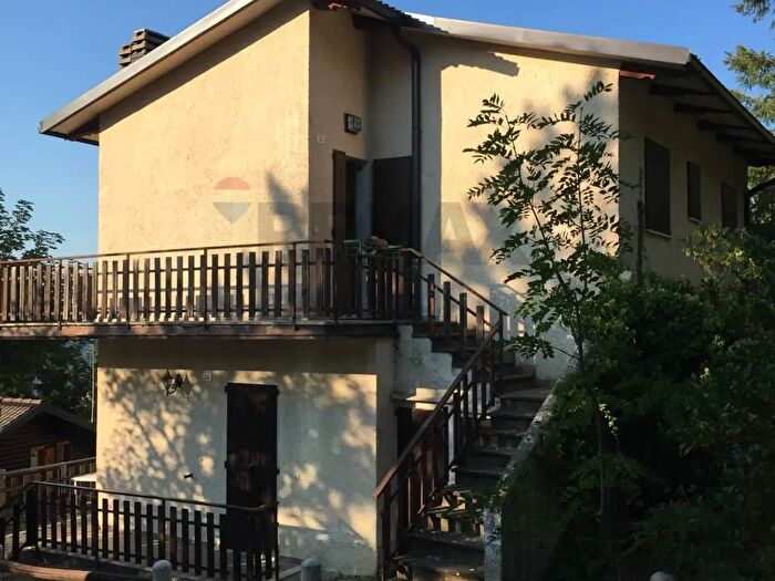 Appartamento con 5 locali in vendita in Via Centro Sportivo, Montecreto