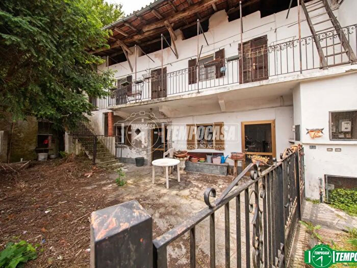 Casa trilocale in vendita in Vicolo Chiuso, Oleggio Castello