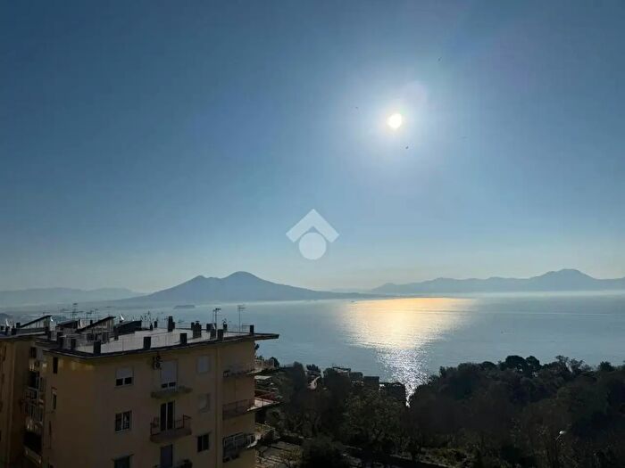 Appartamento con 6 locali in vendita in Via Francesco Petrarca, Napoli