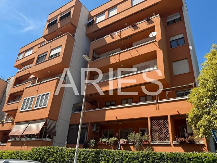 Appartamento quadrilocale in vendita in Via Giampiero Combi, Roma