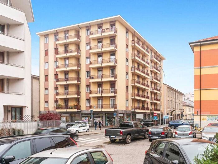 Appartamento trilocale in affitto in Via Palestro, Semicentro Ospedale, Gallarate