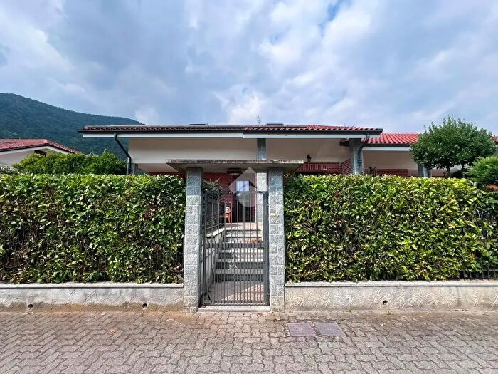 Casa con 6 locali in vendita in Via Alessandria, Trana