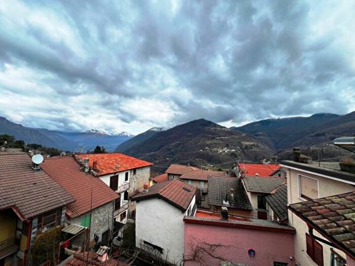 Casa con 6 locali in vendita in Via Gilberto Lanfranconi, Alta Valle Intelvi
