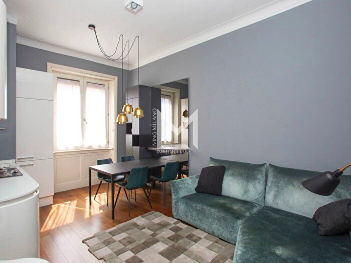 Appartamento trilocale in affitto in Via Stendhal, Solari, Milano