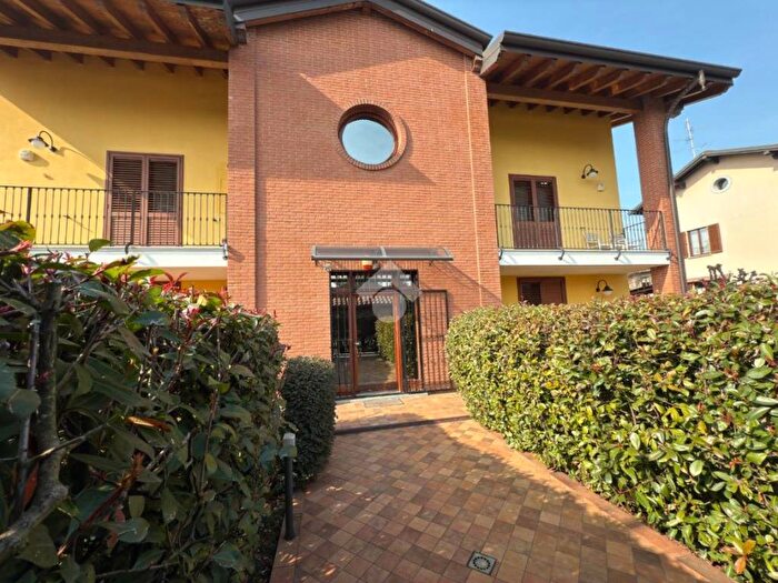 Appartamento trilocale in affitto in Via Adige, Oreno Velasca, Vimercate