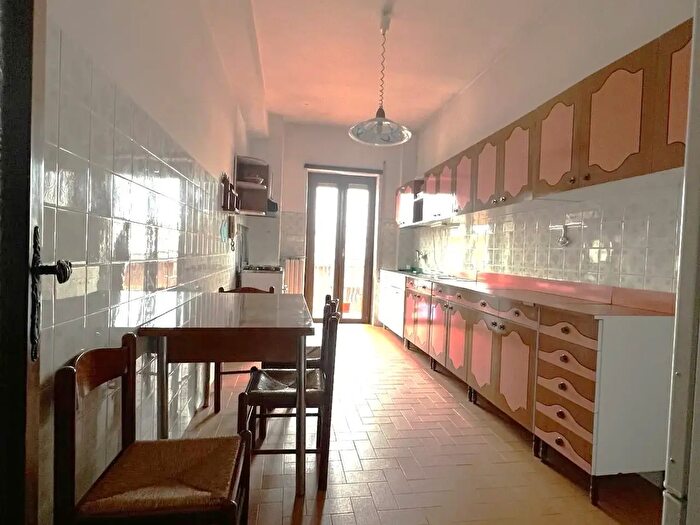 Appartamento trilocale in vendita in Via Costantino Lazzari, Roma