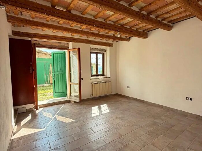 Casa quadrilocale in vendita in Ostra