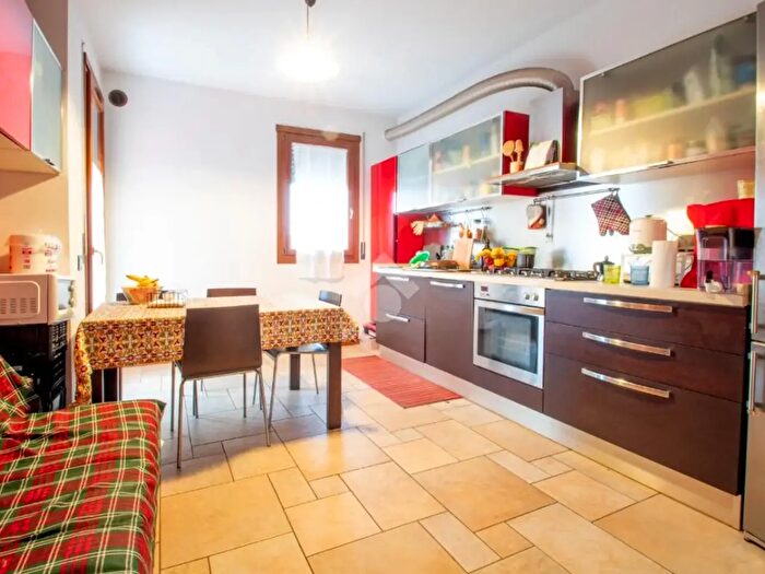Appartamento trilocale in vendita in Via Pedrollo, Caldogno