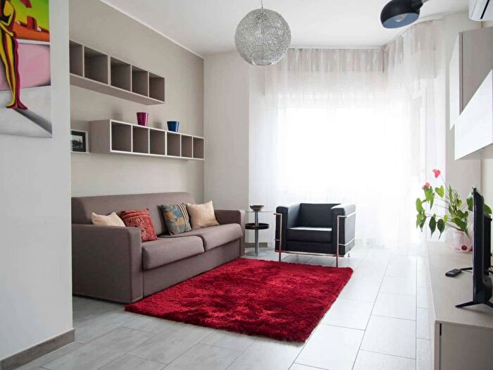 Appartamento trilocale in affitto in Via delle Genziane, Primaticcio, Milano