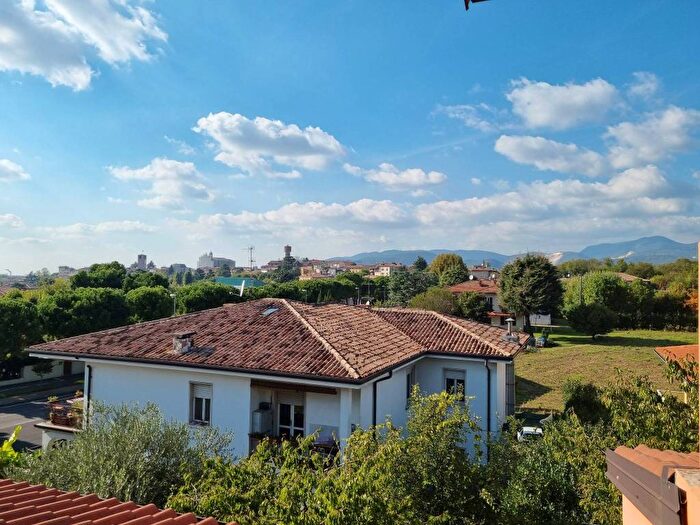 Casa con 6 locali in affitto in Via Settembre, Piazza, Bedizzole