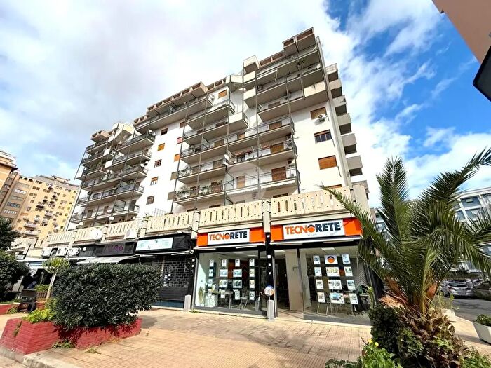 Appartamento con 5 locali in vendita in Via Antonio Pacinotti, Palermo