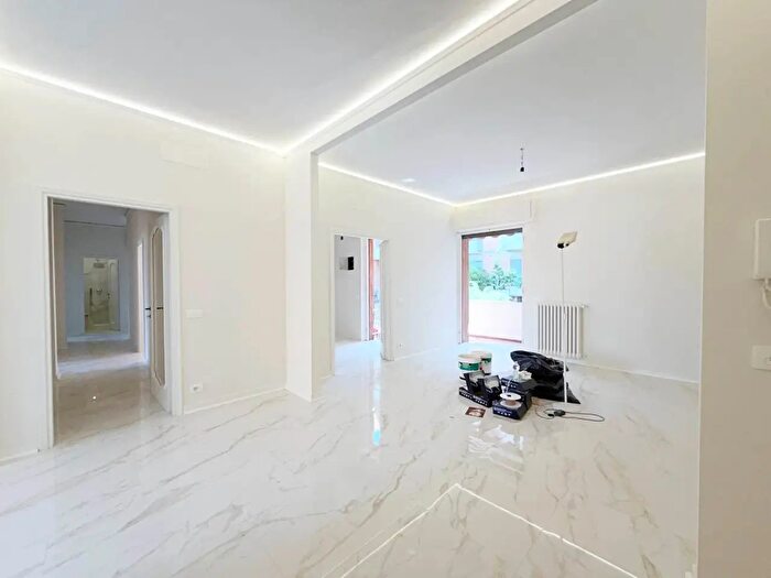 Appartamento con 6 locali in vendita in Firenze