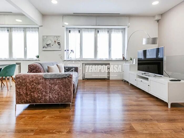 Appartamento trilocale in vendita in Via Carlo De Cristoforis, Milano