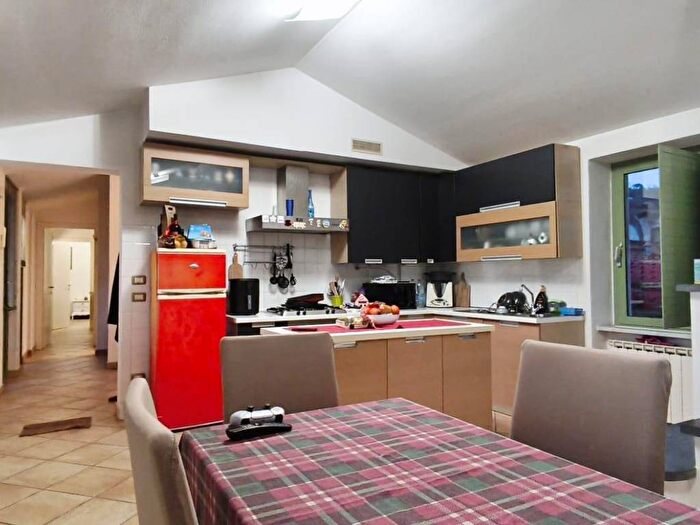 Appartamento quadrilocale in affitto in Via Aronte, Centro, Carrara