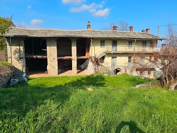 Casa con 6 locali in vendita in Via Gay, Prarostino