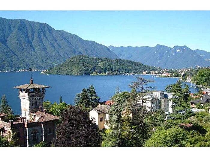 Appartamento quadrilocale in vendita in Via Febo Sala, Tremezzina