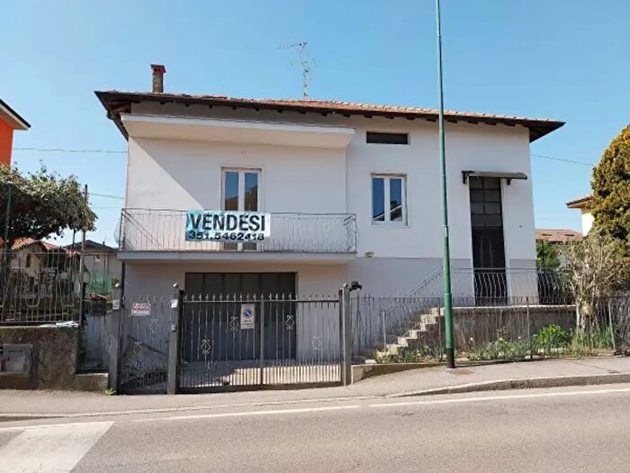 Casa con 6 locali in vendita in Via Piave, Scanzorosciate