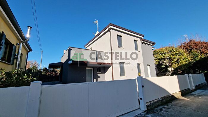 Casa con 5 locali in vendita in Via Ponte Ognissanti, Padova