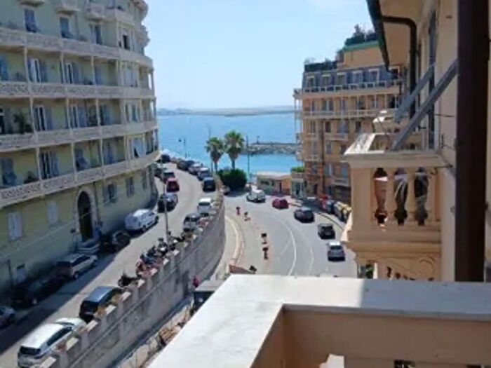 Appartamento bilocale in vendita in Via Pegli, Genova