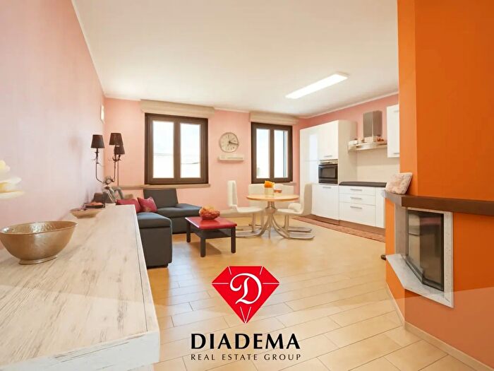 Casa bilocale in vendita in Via Libertà, Sumirago