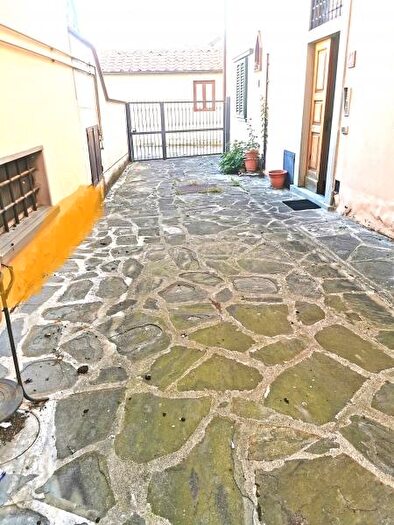 Casa con 9 locali in vendita in Barberino Di Mugello
