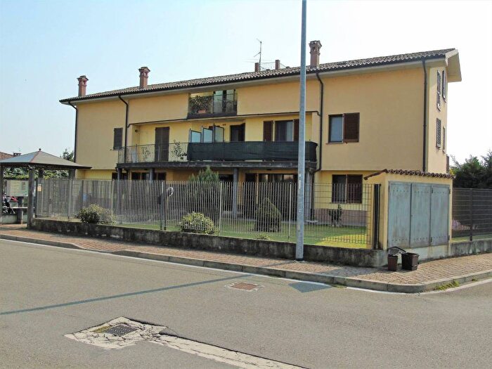 Casa bilocale in affitto in Via delle Rose, Albuzzano