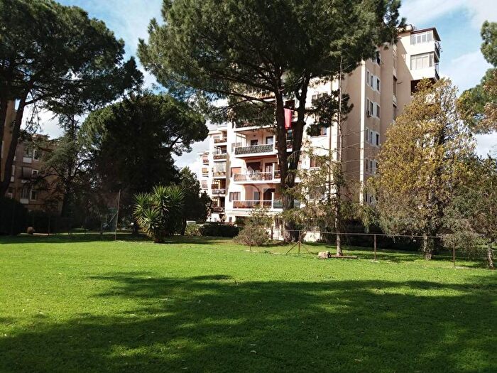 Appartamento bilocale in vendita in Via Cino del Duca, Roma