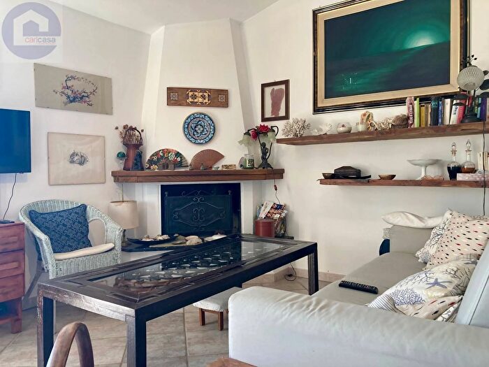 Appartamento trilocale in vendita in Via Avreghi, Cipressa