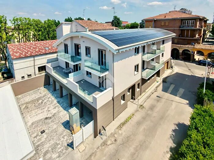 Appartamento quadrilocale in vendita in Via Nino Bixio, Novellara