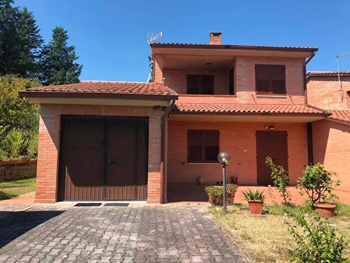 Casa con 6 locali in vendita in Castelnuovo Berardenga