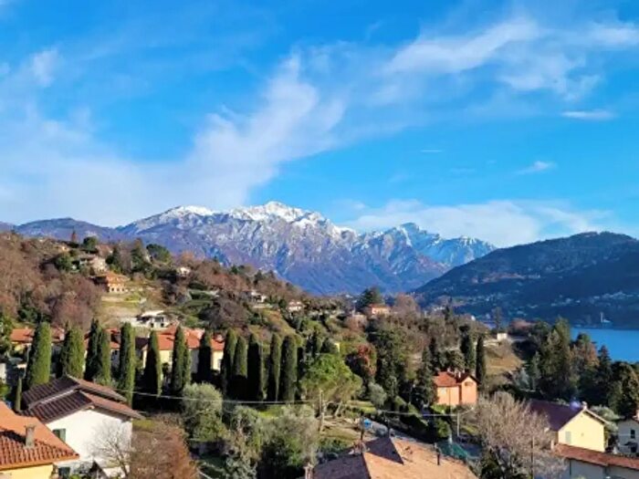Appartamento quadrilocale in vendita in Via Ugo Ricci, Tremezzina