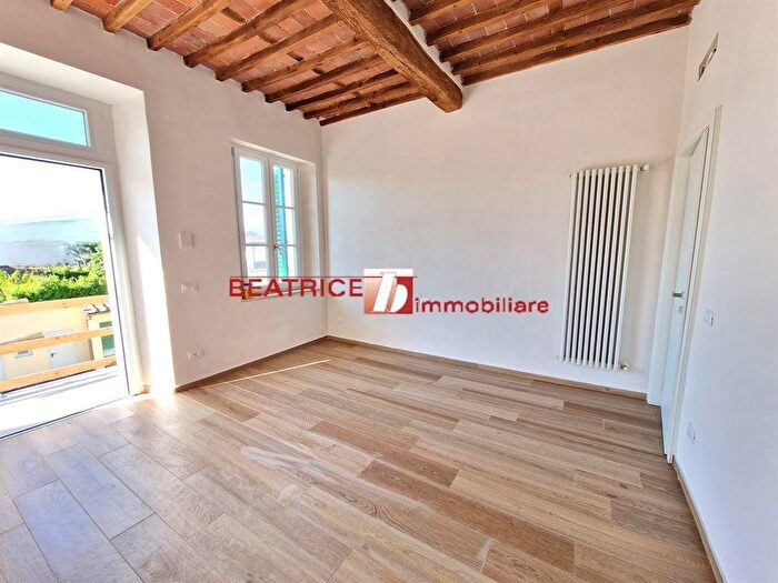 Appartamento con 6 locali in vendita in Via della Maddonnina, Capannori