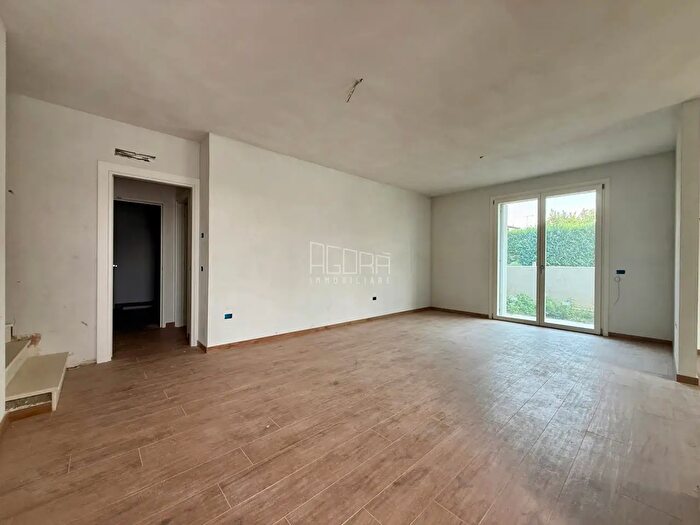 Casa con 6 locali in vendita in Rovigo