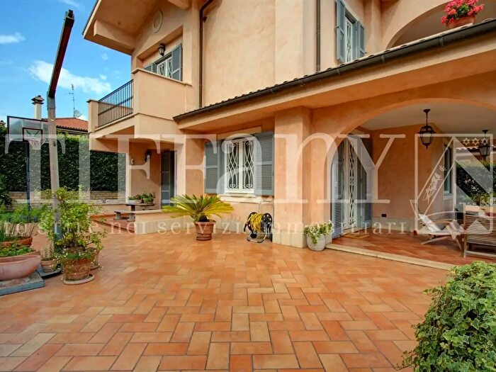 Casa con 7 locali in vendita in Via XXIV Maggio, Grottaferrata