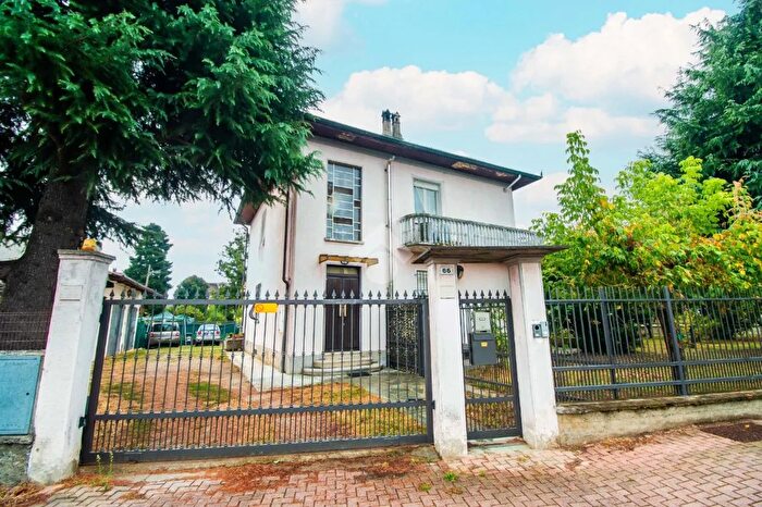 Casa quadrilocale in vendita in Via San Francesco al Campo, Leini