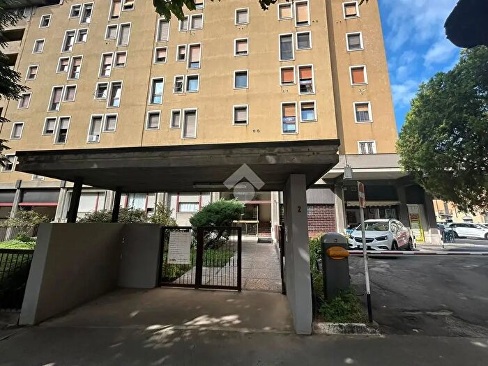Appartamento trilocale in vendita in Viale Italia, Brescia