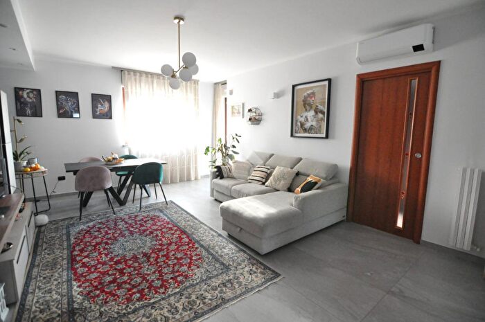 Appartamento quadrilocale in vendita in Via De Francisco, Settimo Torinese