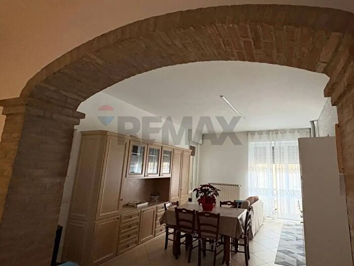 Appartamento trilocale in vendita in Corso della Vittoria, Caronno Pertusella