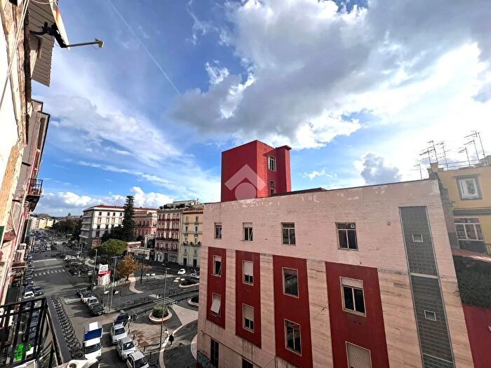 Appartamento quadrilocale in vendita in Via Piedigrotta, Napoli