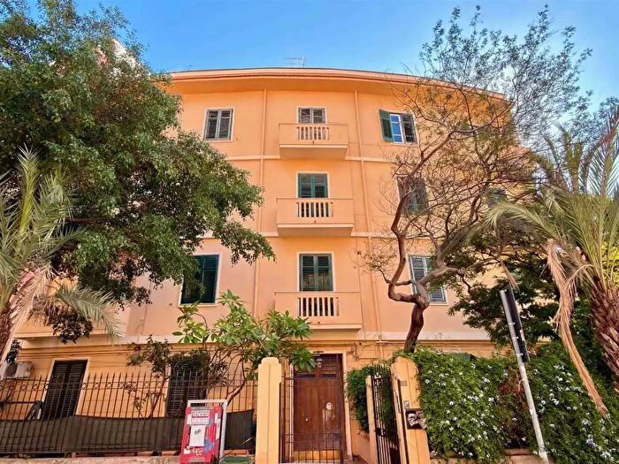 Appartamento con 5 locali in affitto in Palermo