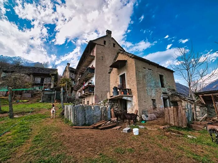 Casa con 6 locali in vendita in Castagnolo, Crevoladossola