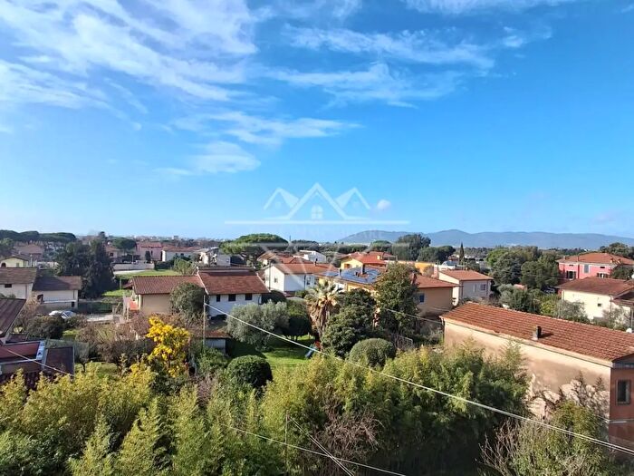 Appartamento con 5 locali in vendita in Carrara