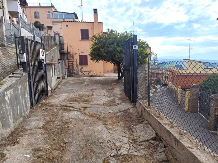 Casa con 6 locali in vendita in Via Gandhi, Lanuvio