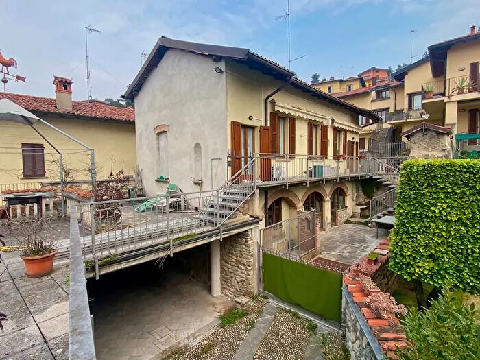 Casa quadrilocale in vendita in Via Porteino, Cisano Bergamasco